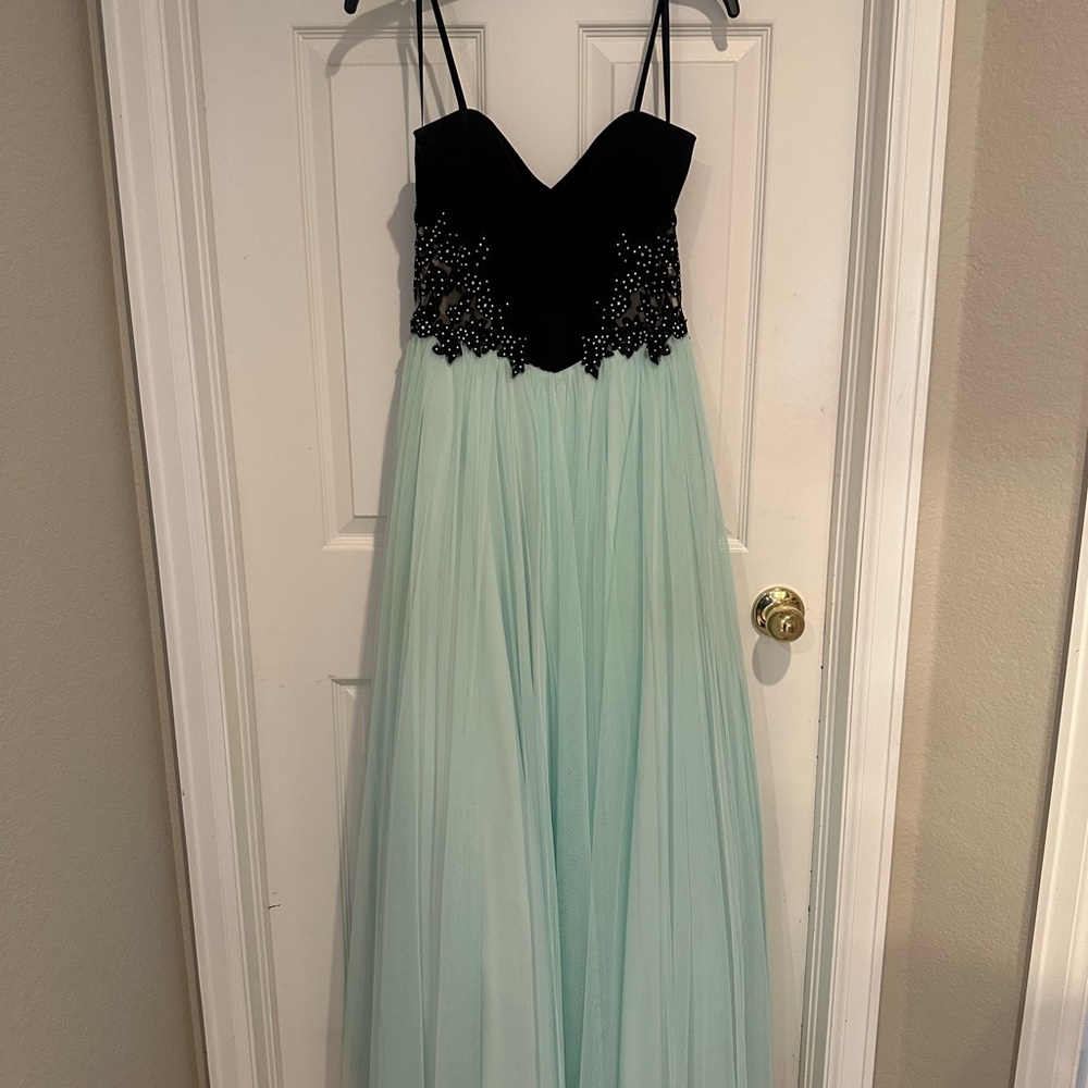 Blondie Nites Black and Green Spaghetti Strap Prom Gown